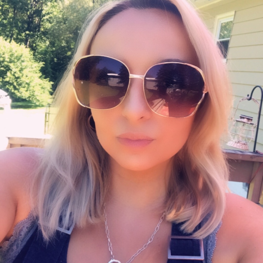Meet your Posher, Melissa